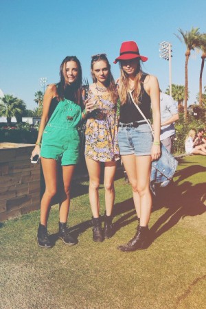 Για να ετοιμαζομαστε για το καλοκαιρακι ! Σορτσακι , σαλοπετα , φανελακι,ενα απλο φορεματακι και ετοιμες .